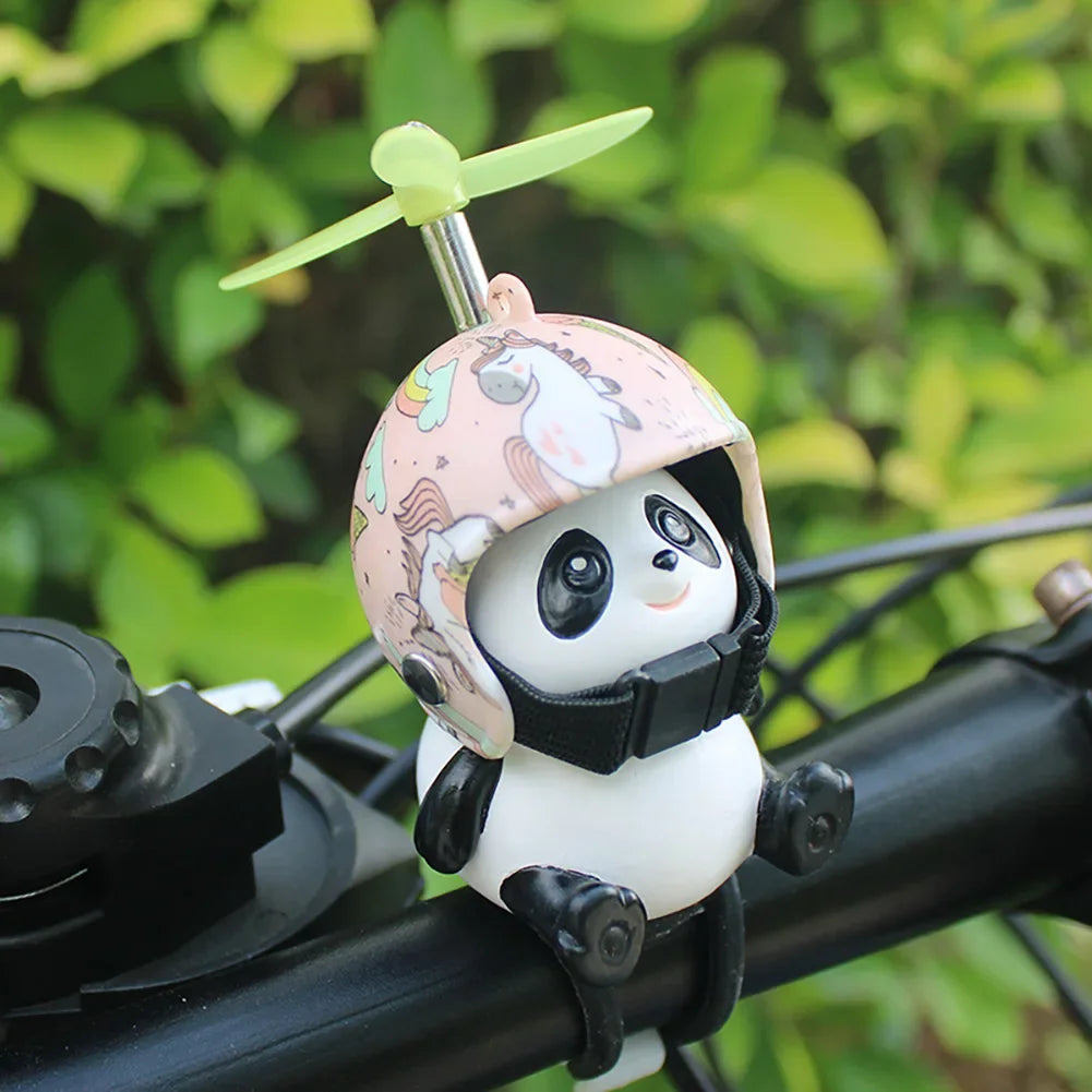 Schattige Panda Cartoon met Helm en Luchtprop Ornamenten | Speelgoed Motorfiets Stuurdecoratie voor Fiets en Elektrisch Rijgerei Accessoires