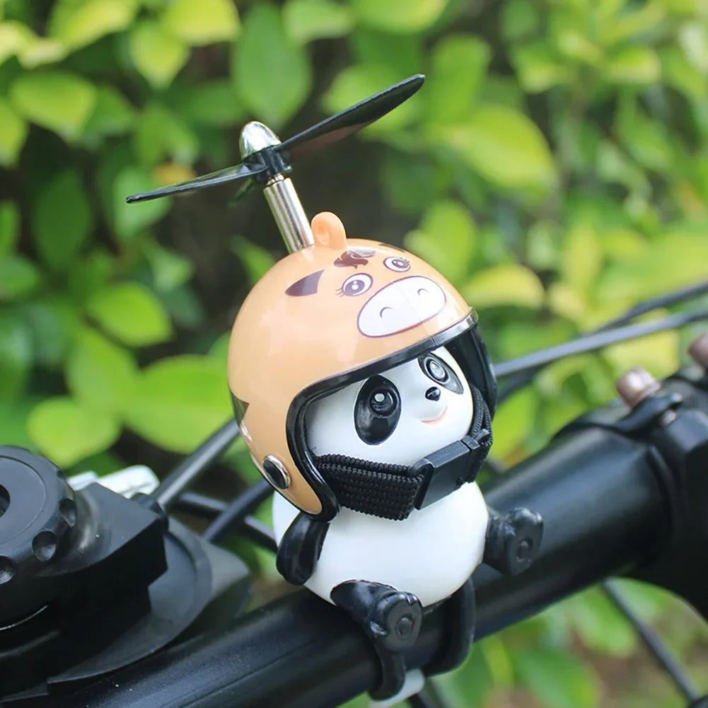 Schattige Panda Cartoon met Helm en Luchtprop Ornamenten | Speelgoed Motorfiets Stuurdecoratie voor Fiets en Elektrisch Rijgerei Accessoires
