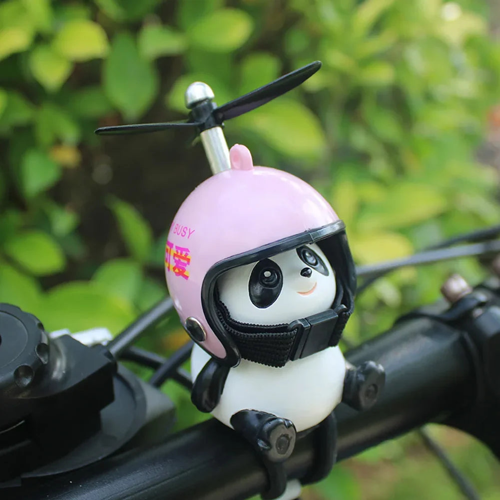 Schattige Panda Cartoon met Helm en Luchtprop Ornamenten | Speelgoed Motorfiets Stuurdecoratie voor Fiets en Elektrisch Rijgerei Accessoires