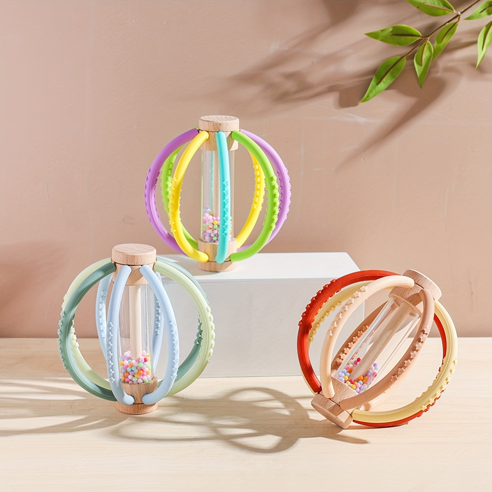 Houten en Silicone Bol Rammelaar: Kleurrijke Zandloper voor Baby's - Perfect voor Kerstmis, Halloween, Thanksgiving en Verjaardagscadeaus