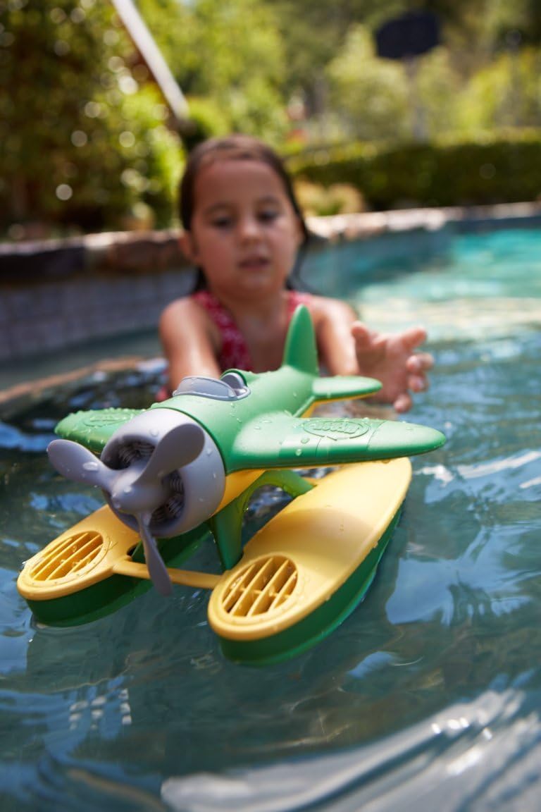 Watervliegtuig in Groene Kleur BPA-vrij, ftalaten-vrij vliegtuigje voor kinderen met draaiende propeller en draagbare pontons (9 x 9,5 x 6 inch) | Verbeter de pincetgreep