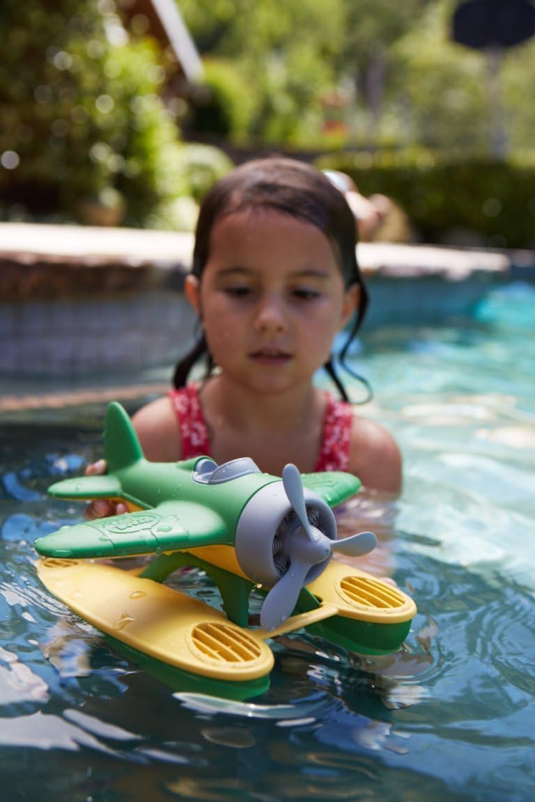 Watervliegtuig in Groene Kleur BPA-vrij, ftalaten-vrij vliegtuigje voor kinderen met draaiende propeller en draagbare pontons (9 x 9,5 x 6 inch) | Verbeter de pincetgreep