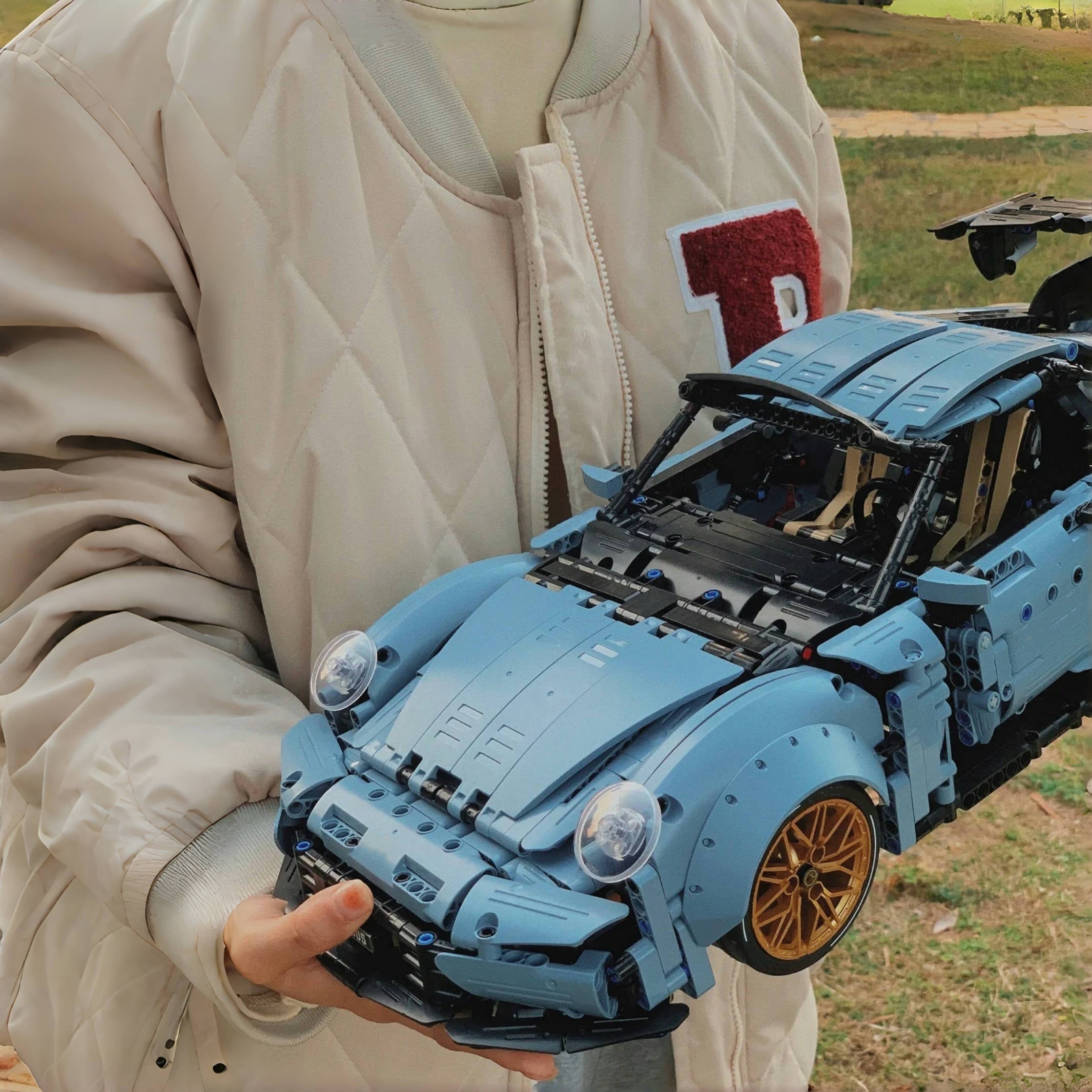 2100-delige blauwe raceauto bouwset - Compatibel met grote merken, ideaal voor volwassenen als cadeau voor Kerstmis, Halloween of verjaardagen.