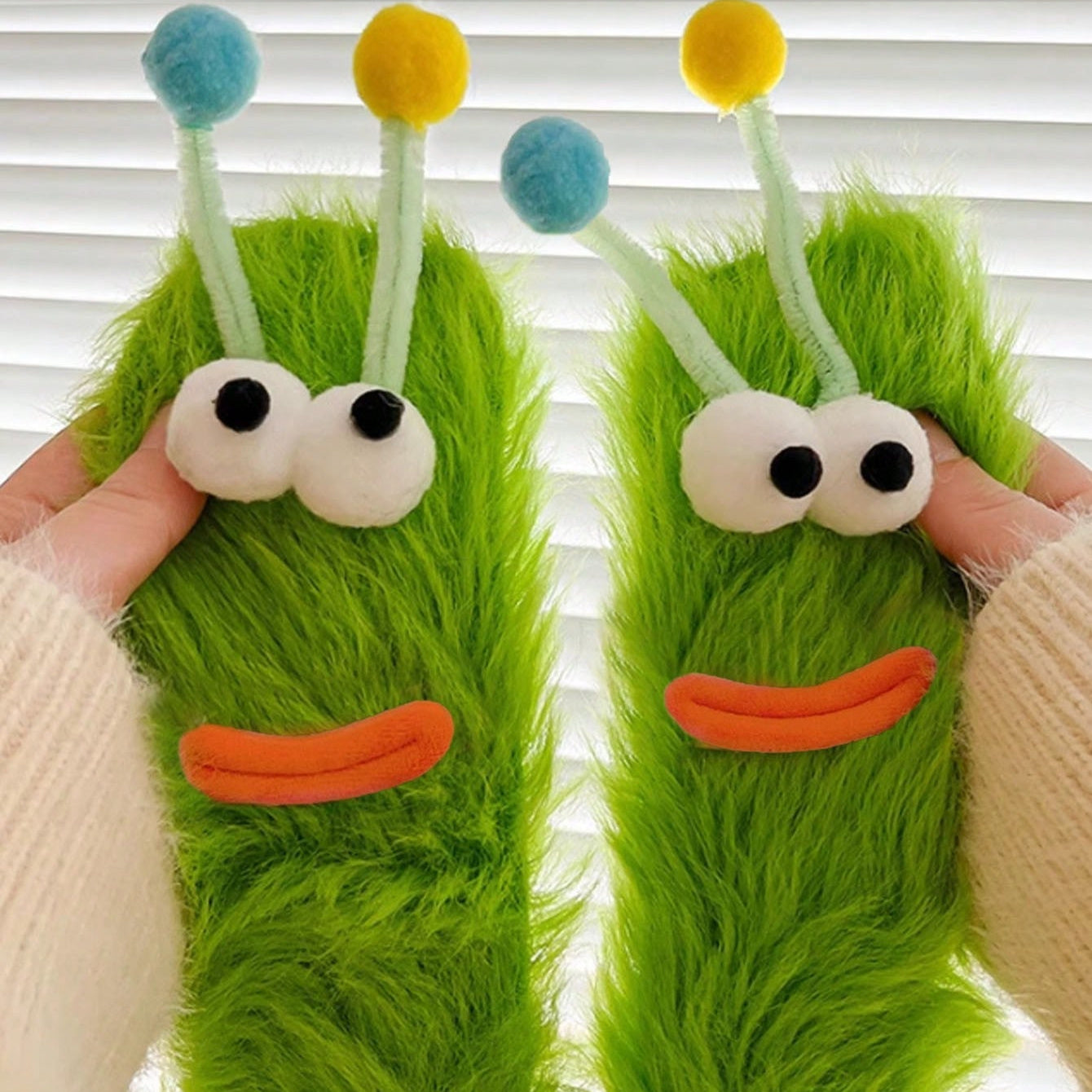 Set van 2 grappige sokken - zachte warme mid-calf dames sokken met grote ogen & mond design