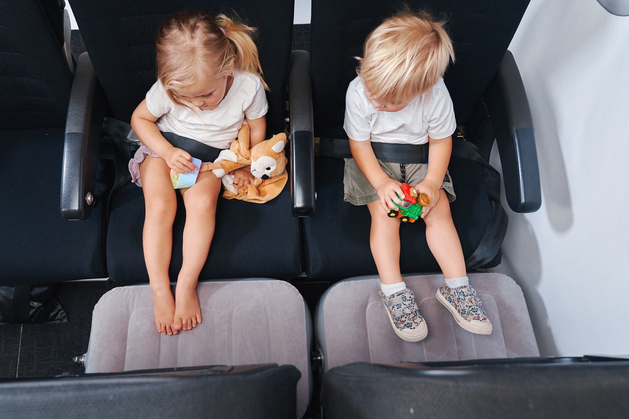 CloudNest Reiskussen voor Kinderen – Opblaasbare neksupport voor vliegtuig en auto