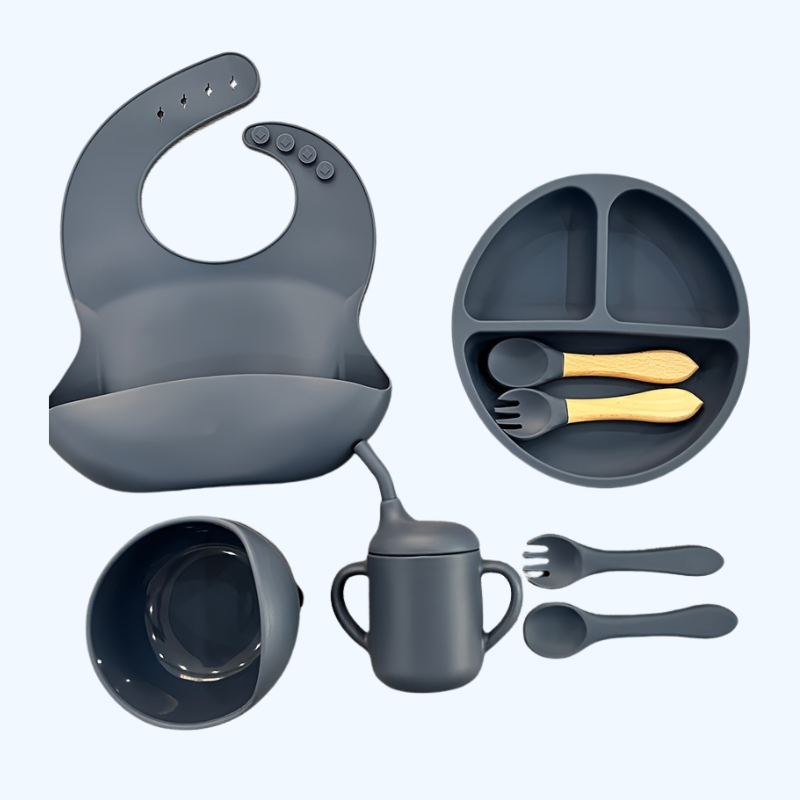Silicone Baby Eetset | Magnetron- & Ovenbestendig | Voor 0-3 Jaar | Inclusief Zuigplaat, Kom, Bestek, Verstelbare Slab & Snackbeker