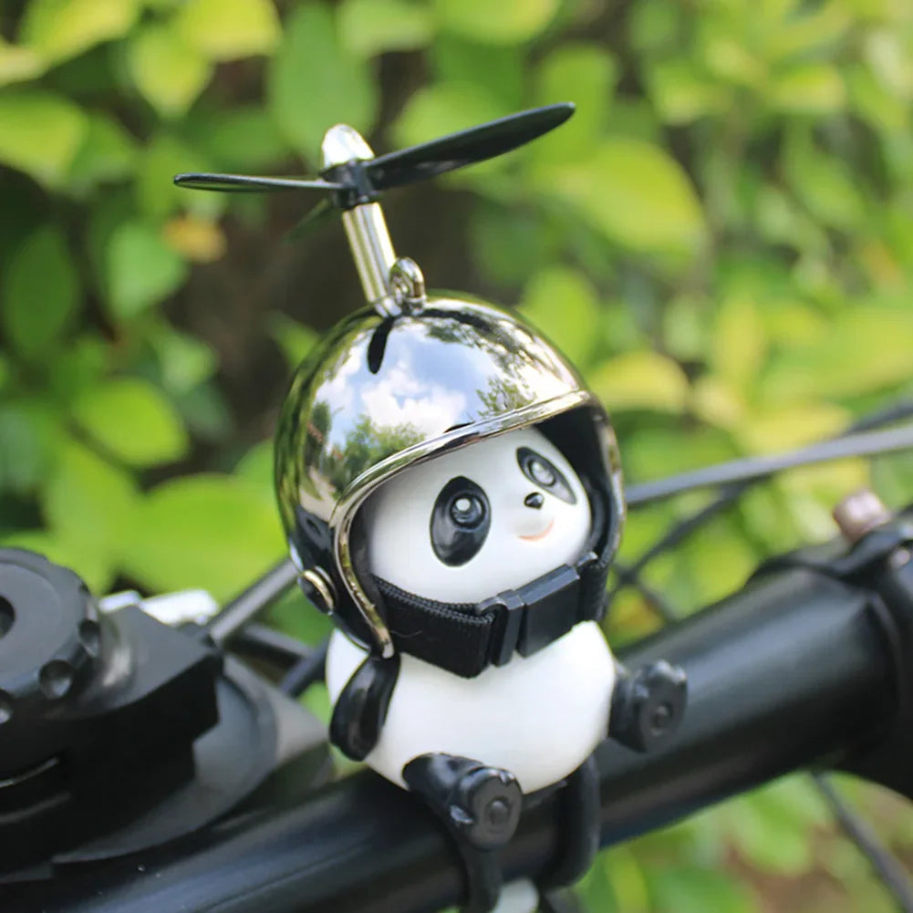 Schattige Panda Cartoon met Helm en Luchtprop Ornamenten | Speelgoed Motorfiets Stuurdecoratie voor Fiets en Elektrisch Rijgerei Accessoires