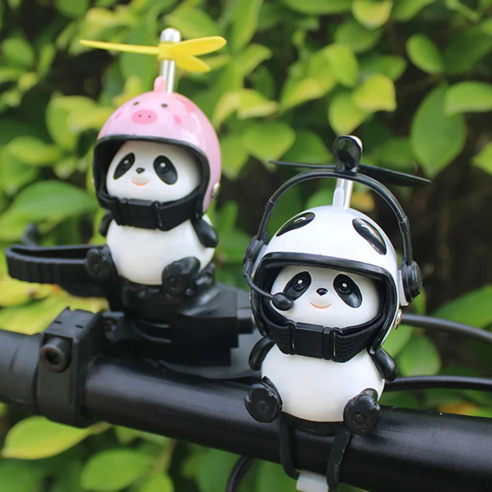 Schattige Panda Cartoon met Helm en Luchtprop Ornamenten | Speelgoed Motorfiets Stuurdecoratie voor Fiets en Elektrisch Rijgerei Accessoires