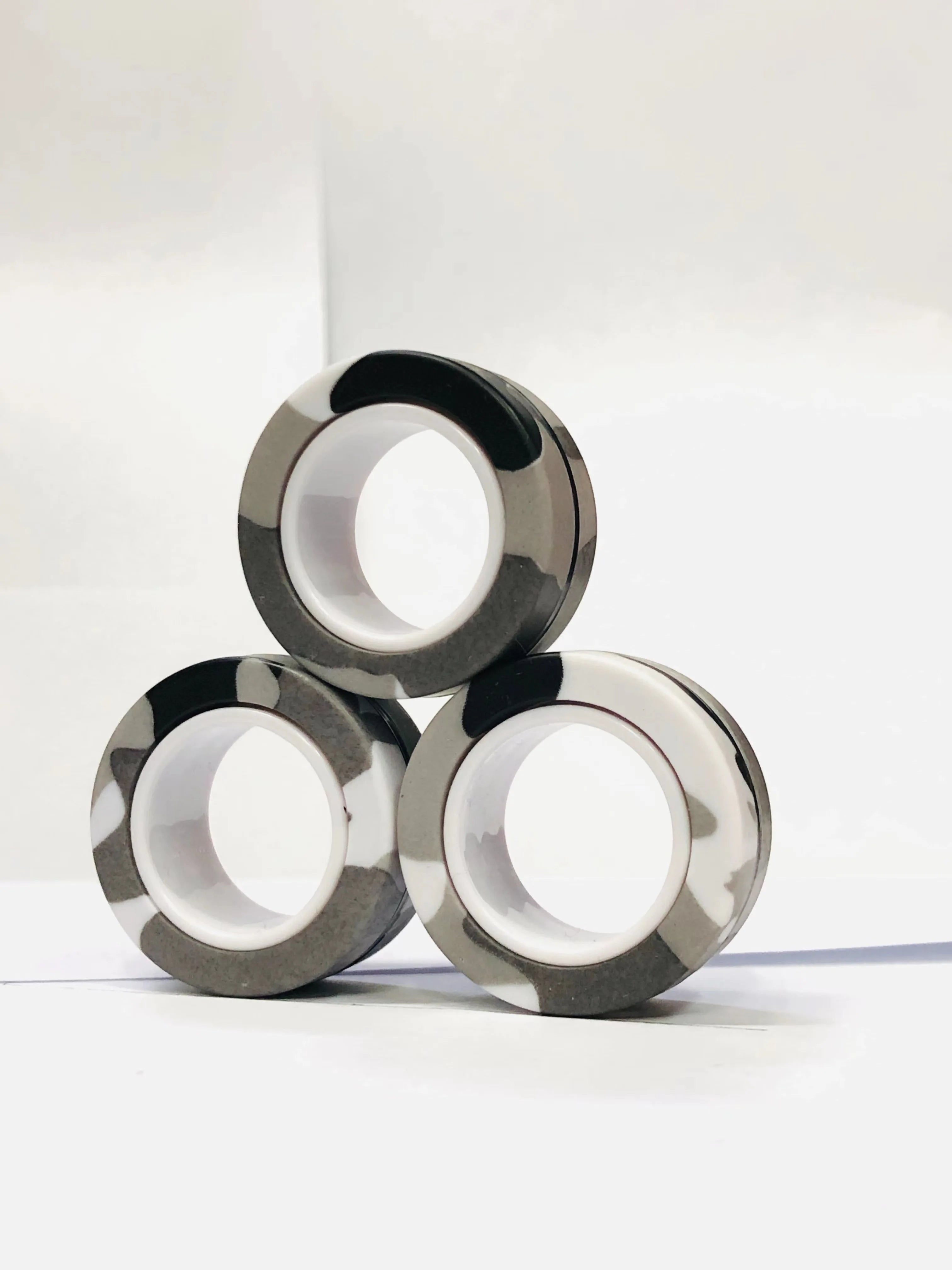 3 stuks vinger magnetische ringen | Kleurrijke fidget speelgoed set voor volwassenen en kinderen, magneet spinner ringen voor stressverlichting