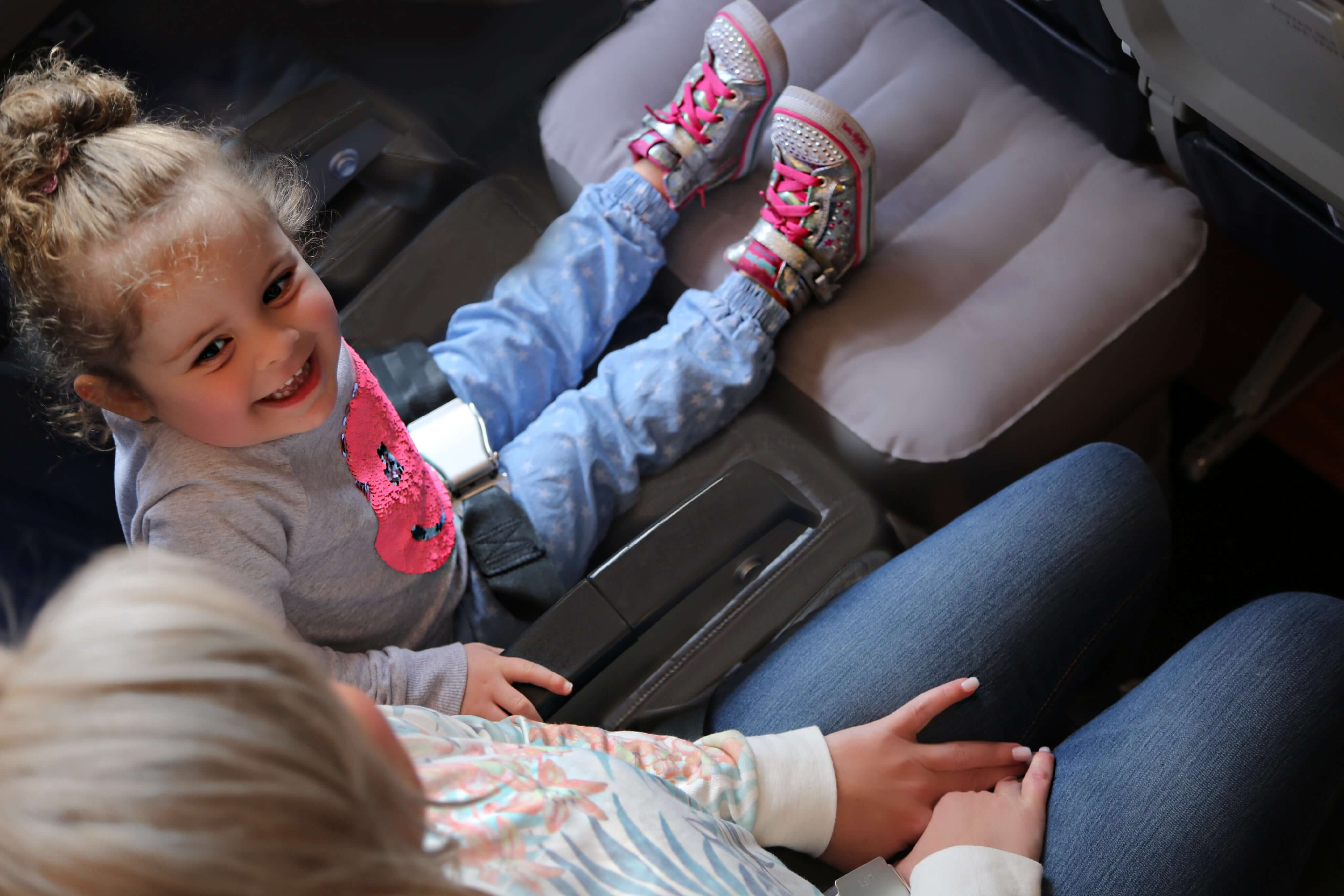 CloudNest Reiskussen voor Kinderen – Opblaasbare neksupport voor vliegtuig en auto