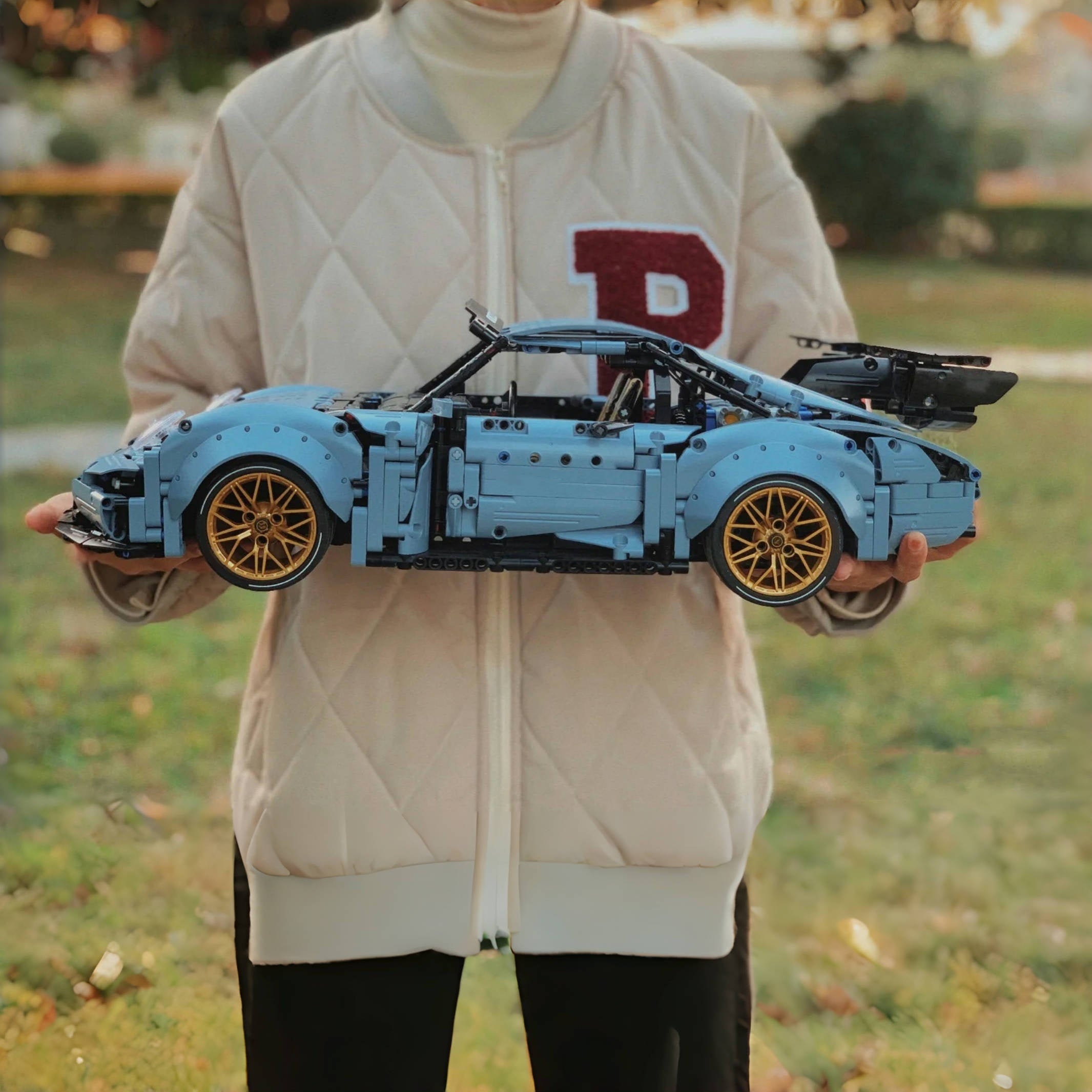 2100-delige blauwe raceauto bouwset - Compatibel met grote merken, ideaal voor volwassenen als cadeau voor Kerstmis, Halloween of verjaardagen.
