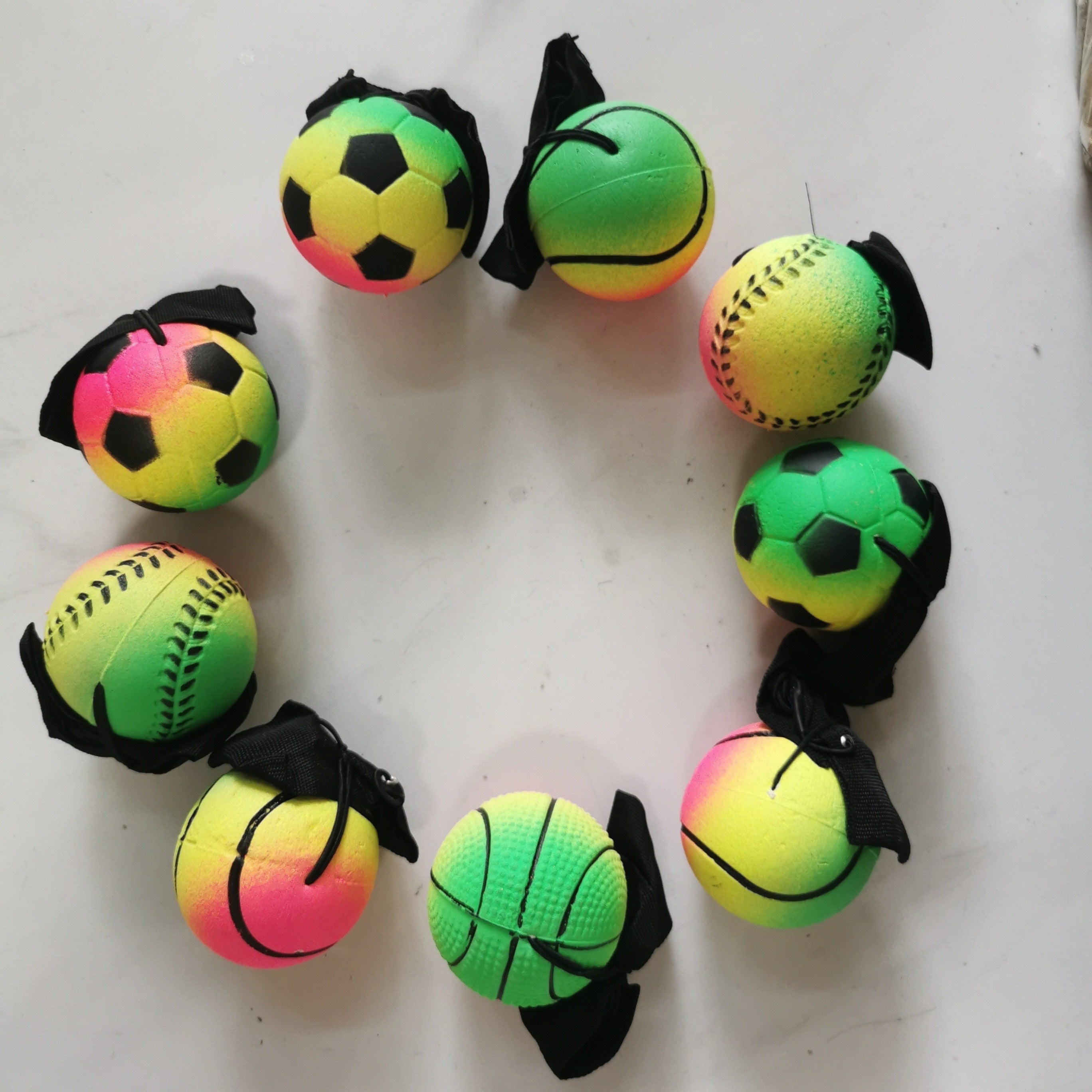 Beleef eindeloos speelplezier met de Funny Novelty Rubber Wrist Rebound Ball
